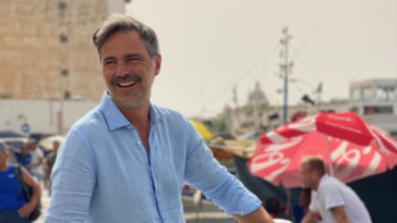 Beppe Convertini Azzurro Storie di Mare