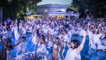 White Dinner Water Show ph Press