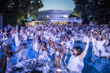 White Dinner Water Show ph Press
